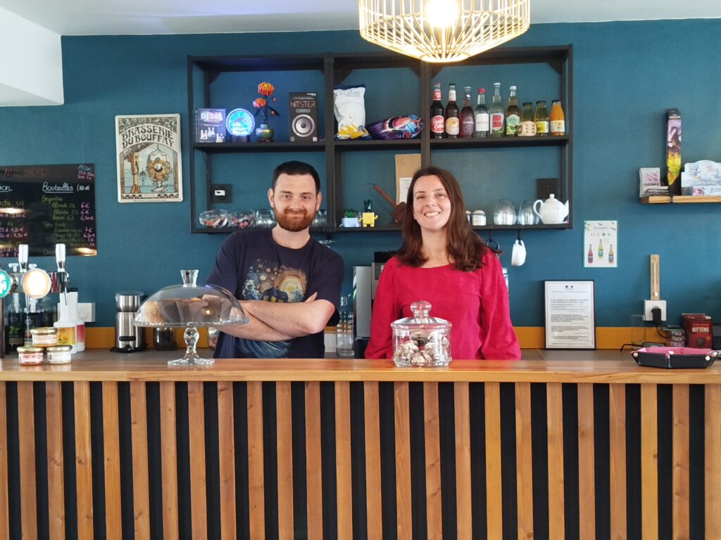 Anne-Perrine et Alexandre vous accueillent au Dé'capsuleur